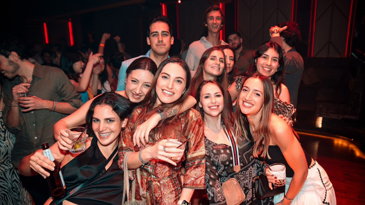 Pub crawl guide leading a fun group through Sukhumvit nightlife